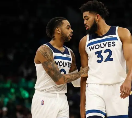 [国内足球]法比奥低射制造门前混乱 随后补射得手