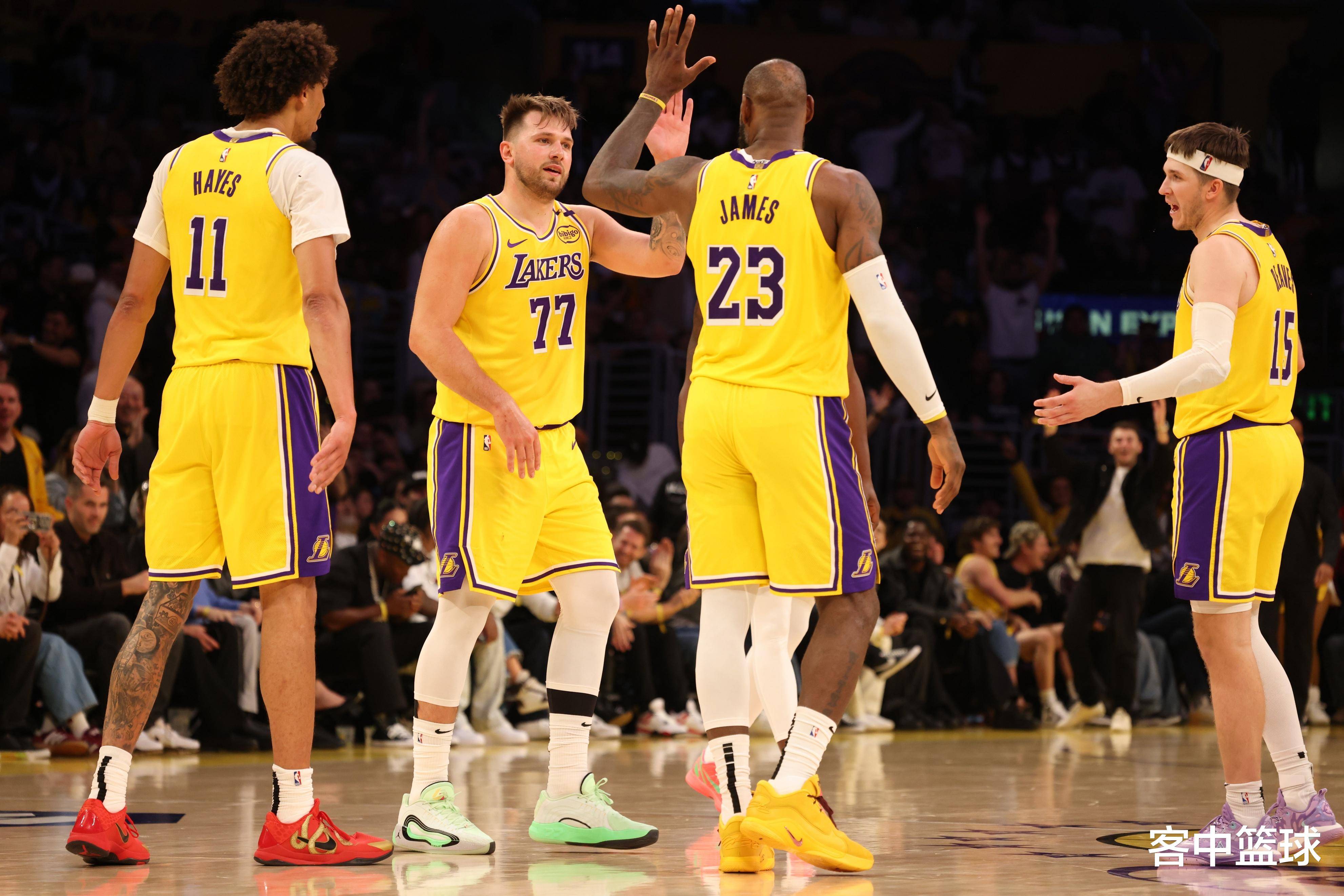 [中超]第26轮：上海海港3-2武汉三镇 集锦