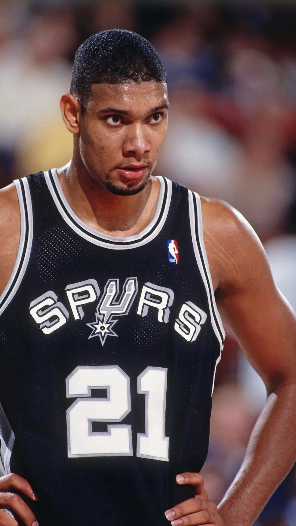 阿斯：贝蒂斯愿意为安东尼出2000万欧或租借，球员愿降薪回归