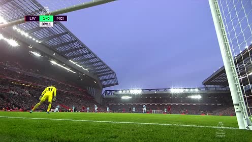 萨哈：博格巴比目前曼联中场都更强，他也有证明自己的动力